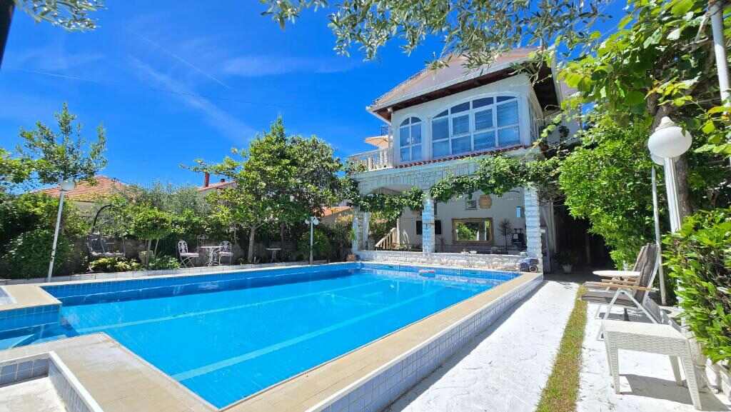 Art Villa Ines - villa and outdoor swimming pool in Zadar, Croatia